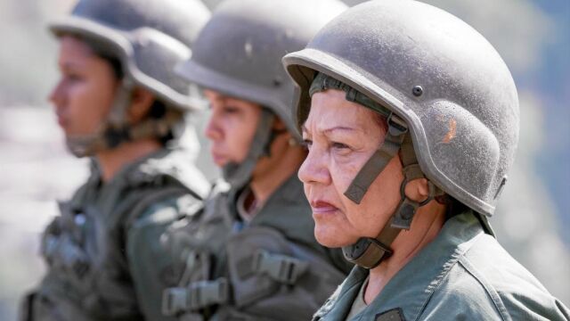 En plena crisis económica, Venezuela inició ayer el mayor conjunto de ejercicios militares de su historia por orden del presidente Nicolás Maduro