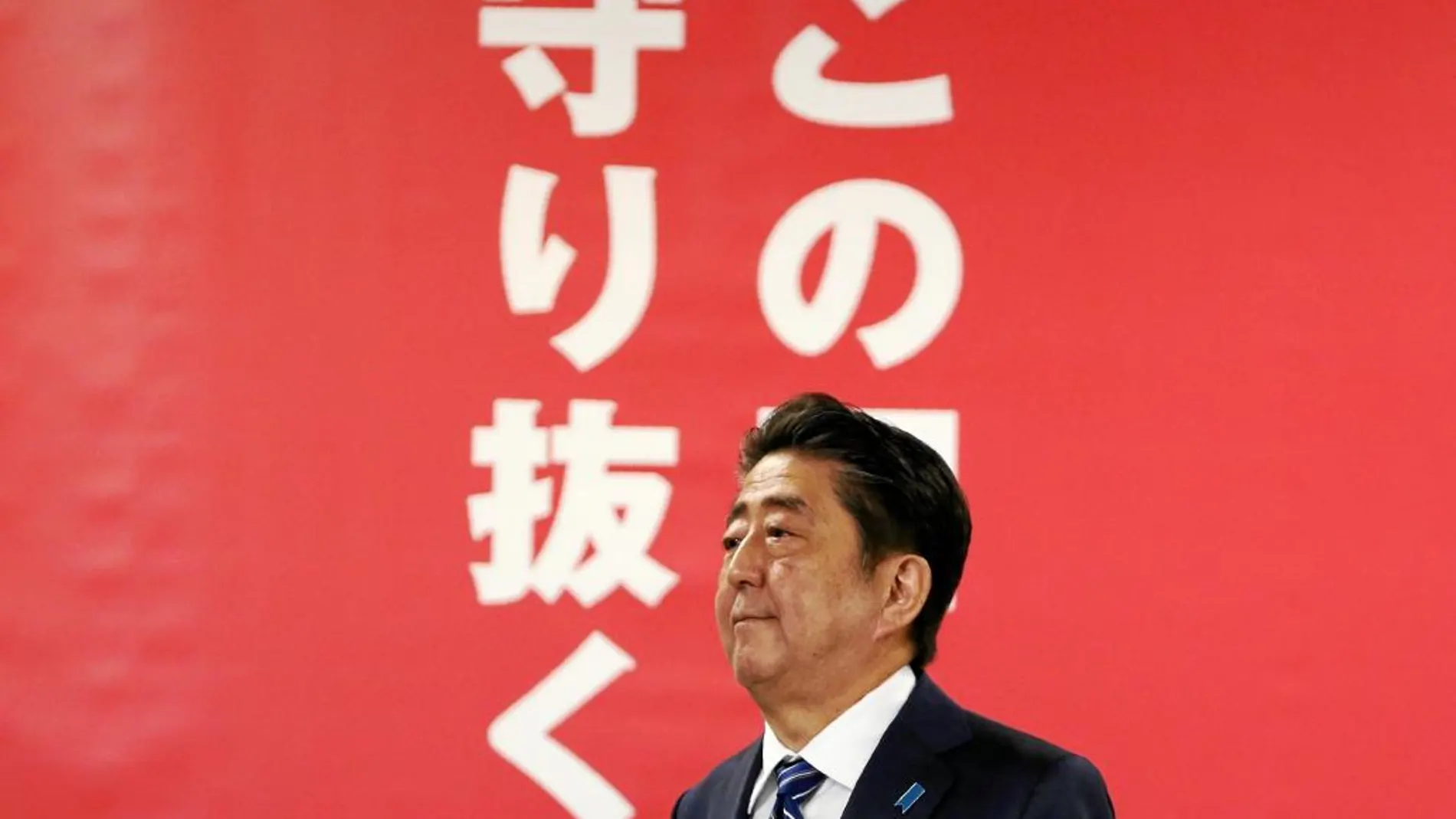 Shinzo Abe, ayer, en el cuartel general del Partido Liberal en Tokio