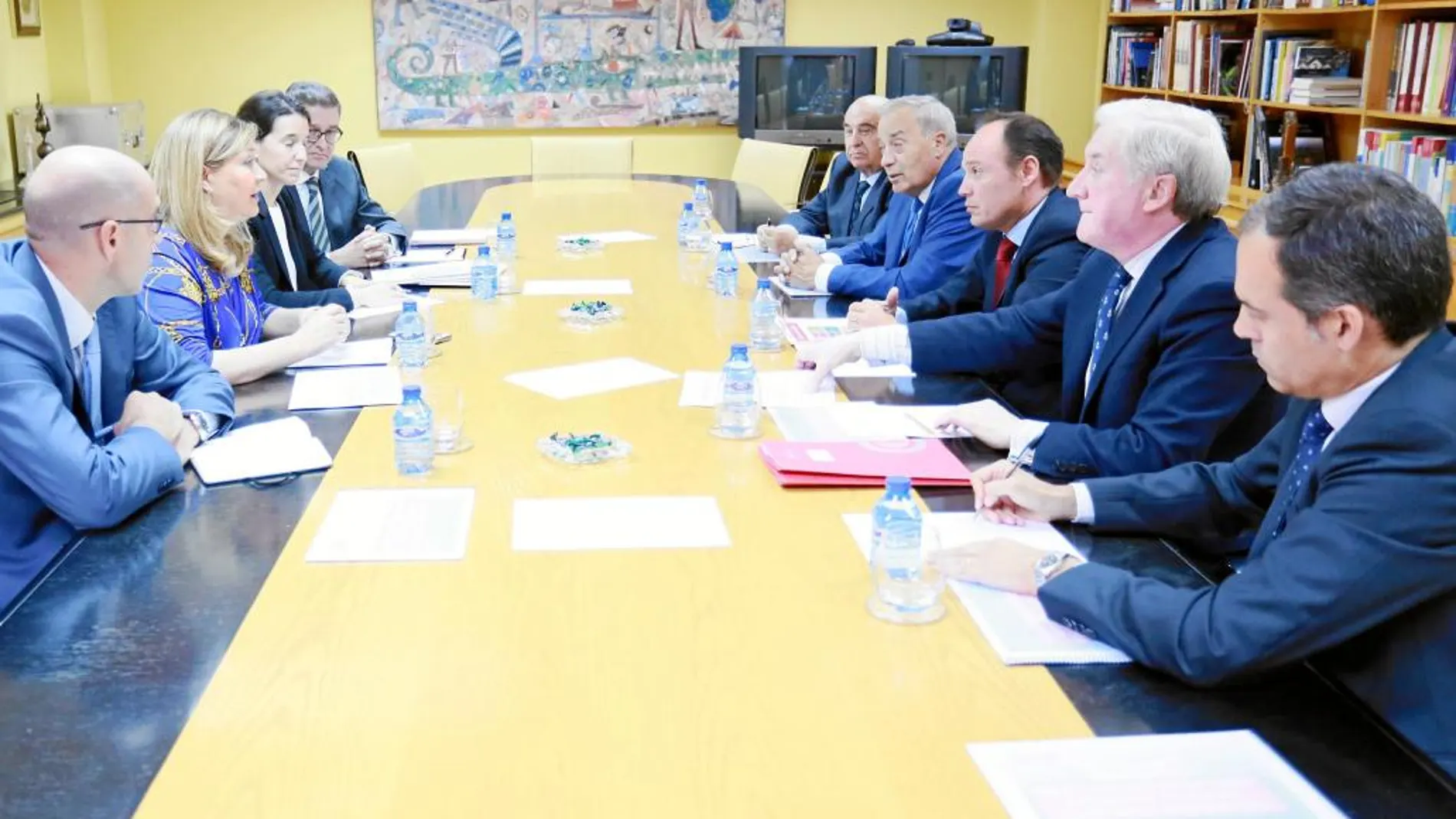 Pilar del Olmo durante la jornada de trabajo con los presidente de las Cámaras de Comercio de la Comunidad