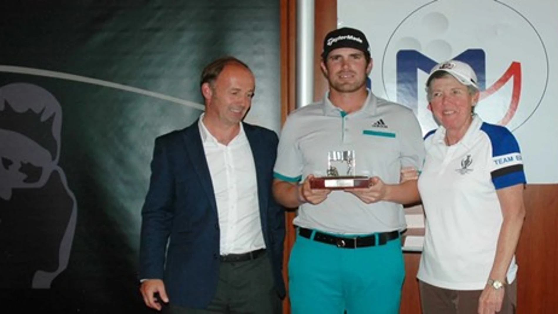 Elvira se lleva el trofeo del D&B Golf Tour