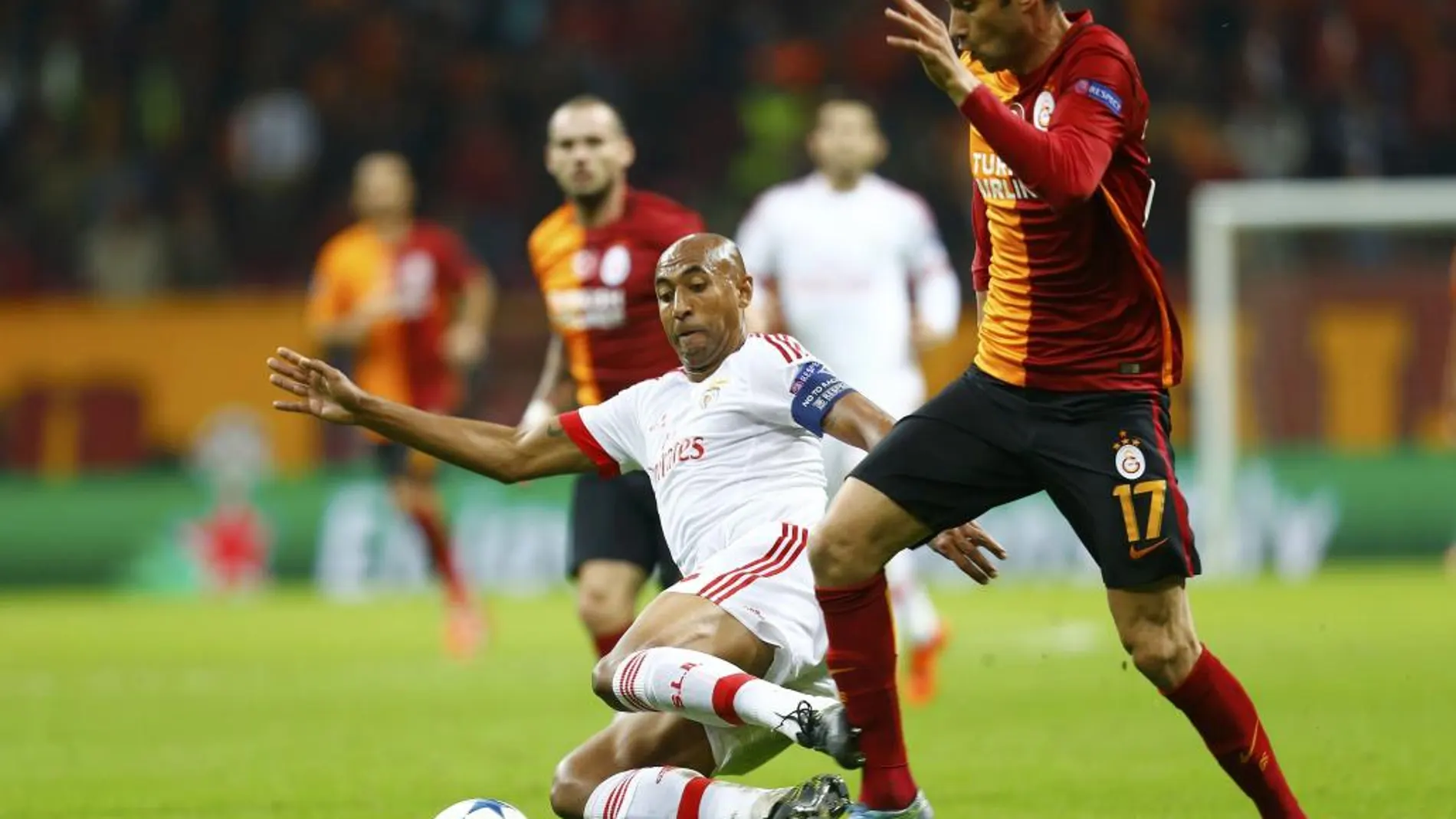 2-1. El Galatasaray se rehabilita y frena en seco al Benfica