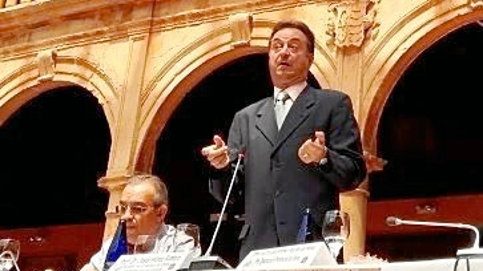 El alcalde de El Burgo de Osma, Jesús Alonso Romero, en la apertura de una de las actividades que se celebran en El Burgo