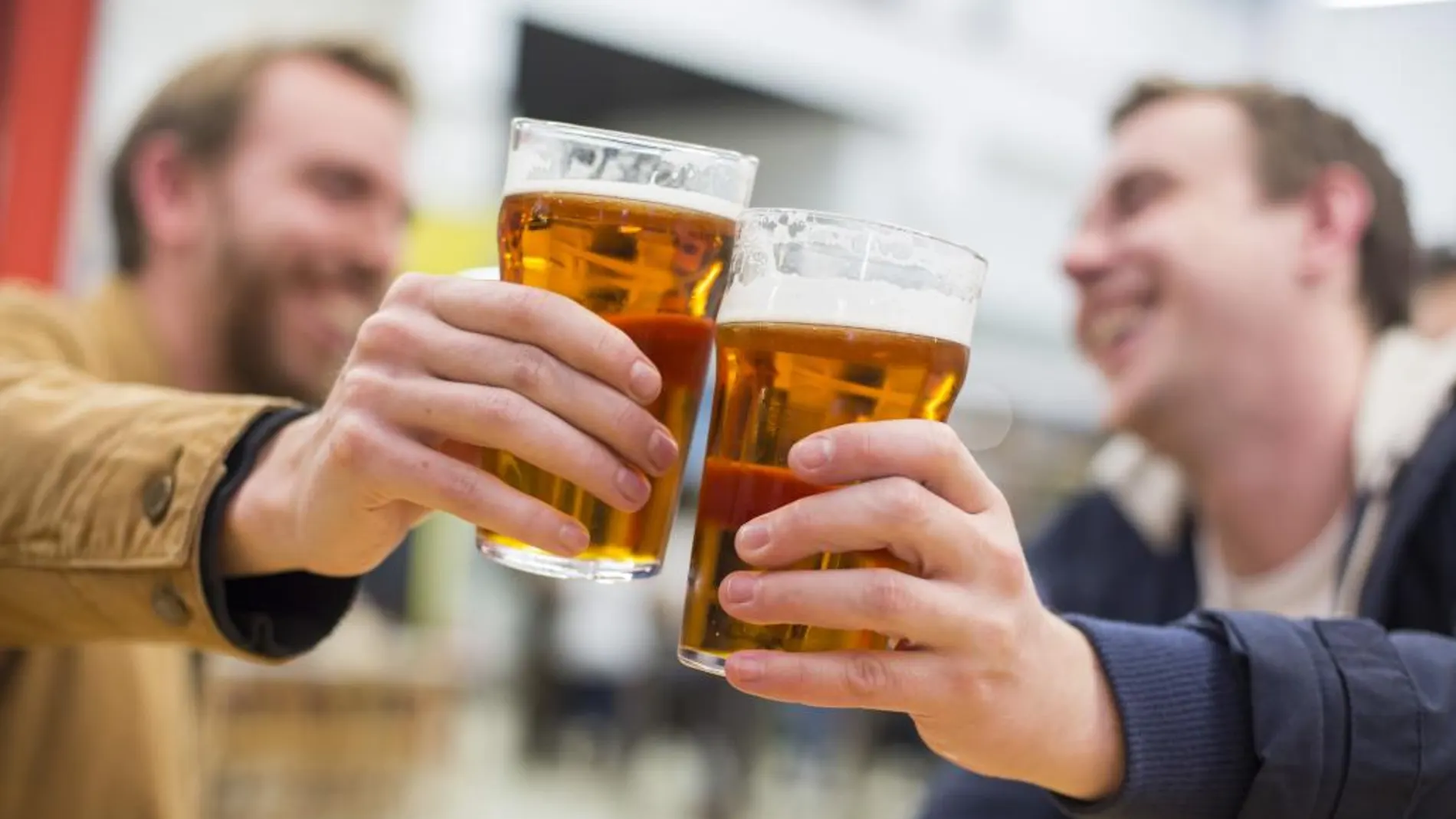 Cada español gasta 283 euros en cerveza al año