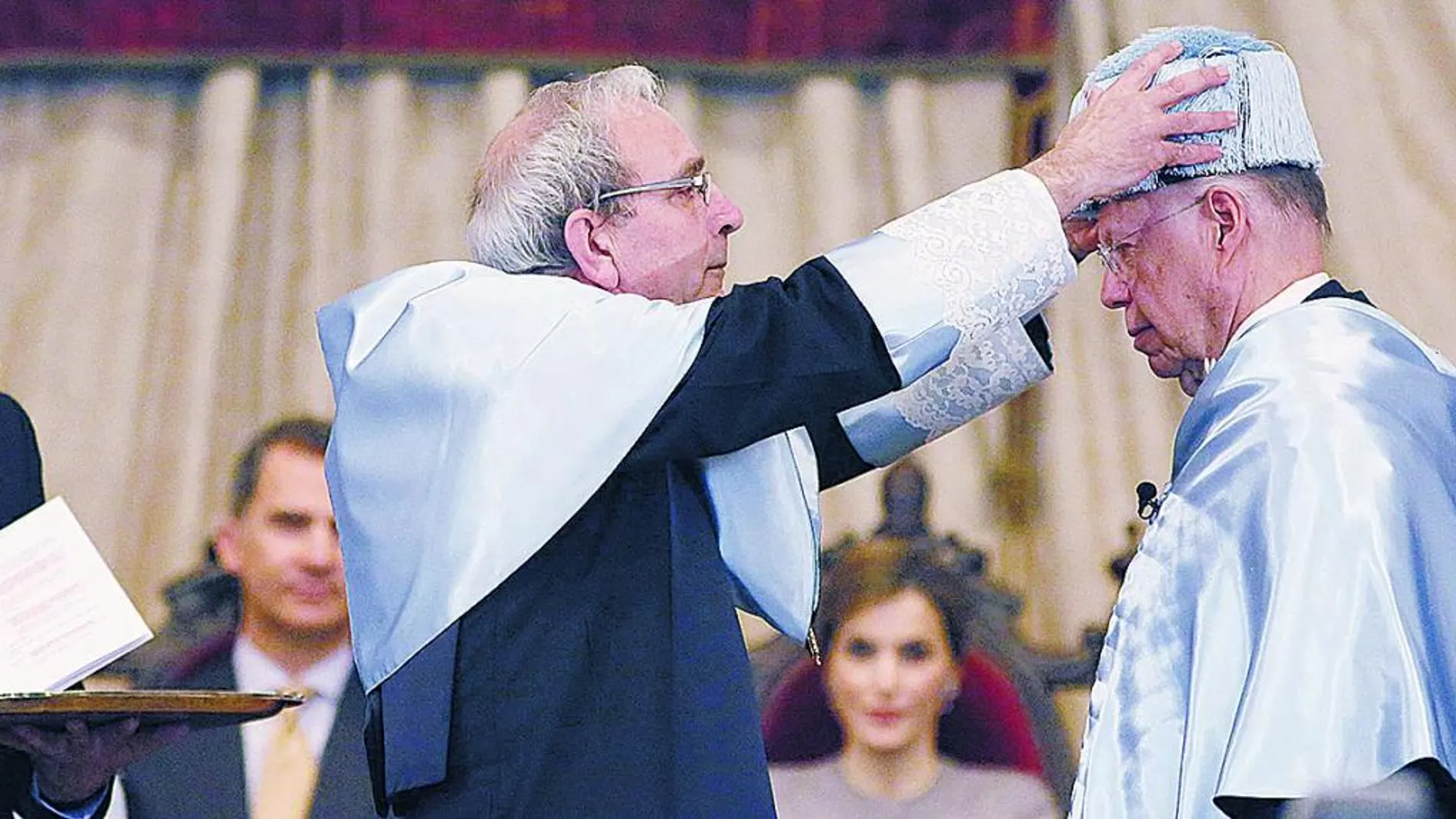 Acto de investidura como doctores honoris causa de Victor García de la Concha y José Narro