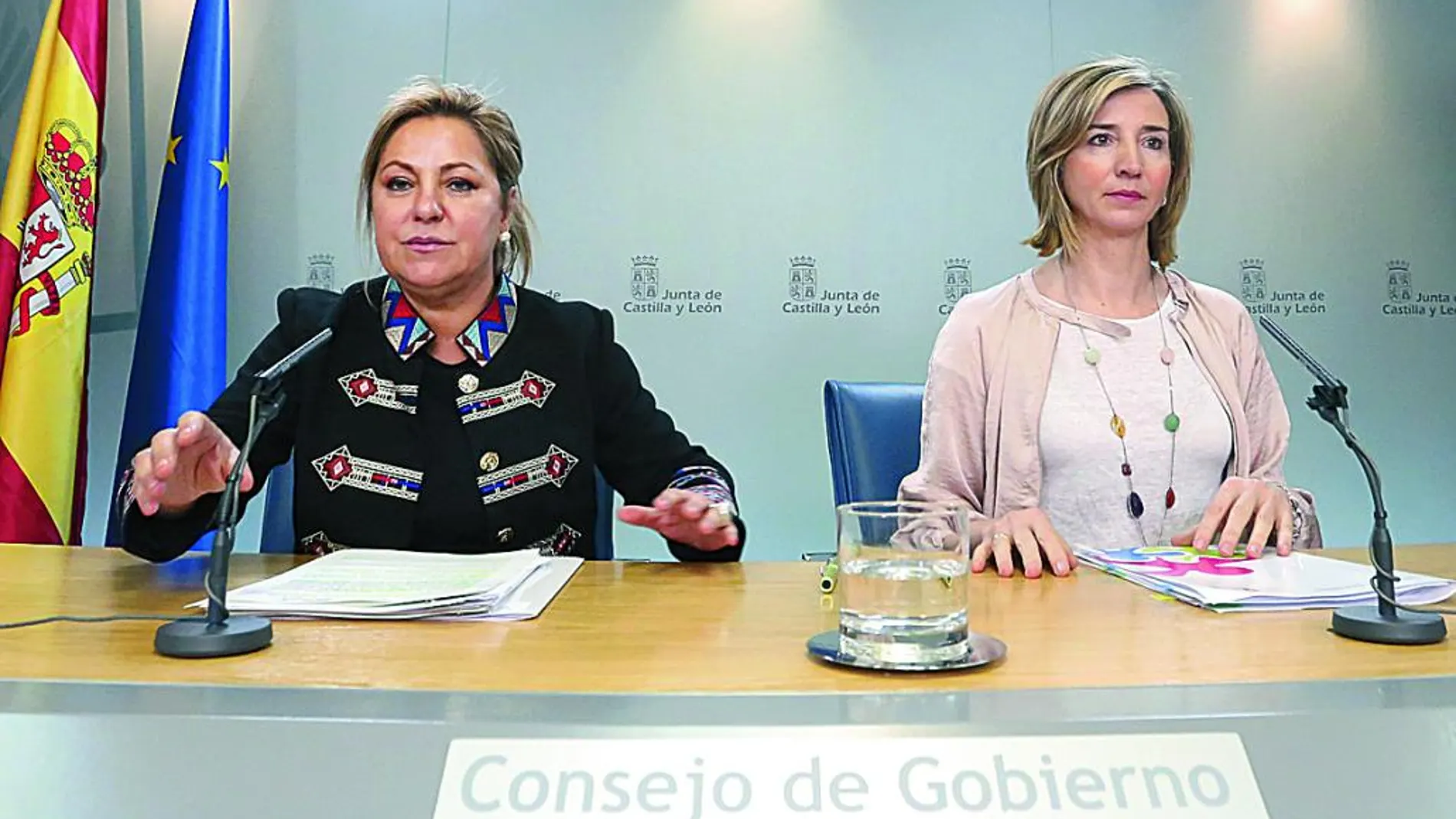 La vicepresidenta y portavoz, Rosa Valdeón, y la consejera, Alicia García, tras la reunión del Consejo de Gobierno