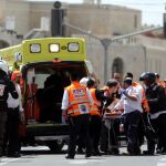 Los servicios médicos israelíes atienden a la herida