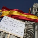 Pancarta protesta en el Palacio de Cibeles