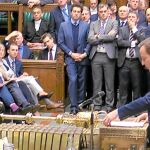 Cameron se dirige ayer a los miembros del Parlamento en la Cámara de los Comunes