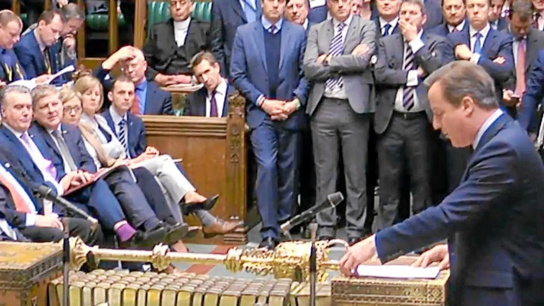 Cameron se dirige ayer a los miembros del Parlamento en la Cámara de los Comunes
