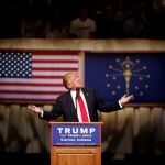 El precandidato presidencial republicano Donald Trump habla en un acto de campaña el día 2 en Indiana