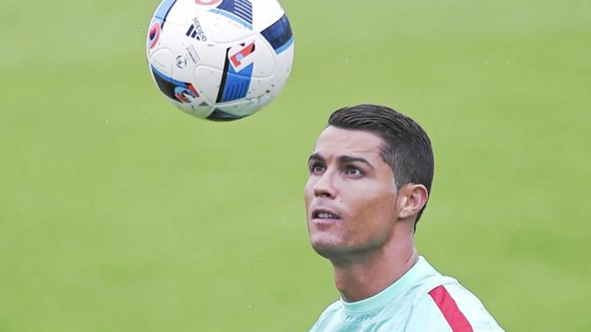 Cristiano Ronaldo, en el entrenamiento de ayer de Portugal