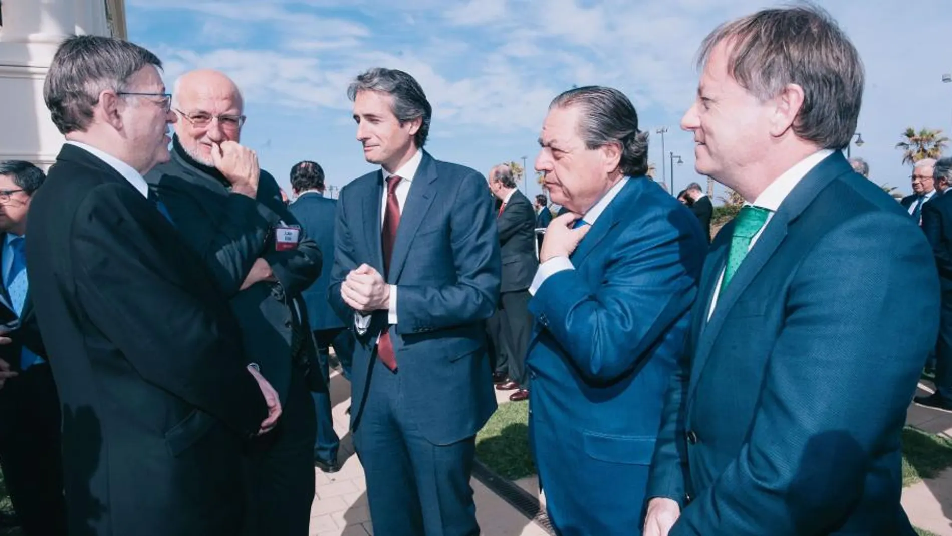 El presidente Puig junto a Juan Roig (Mercadona), el ministro De la Serna, Vicente Boluda (AVE) y Moragues