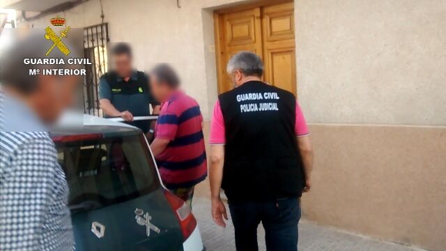 Diecisiete detenidos por miles de estafas con contratos de telefonía móvil