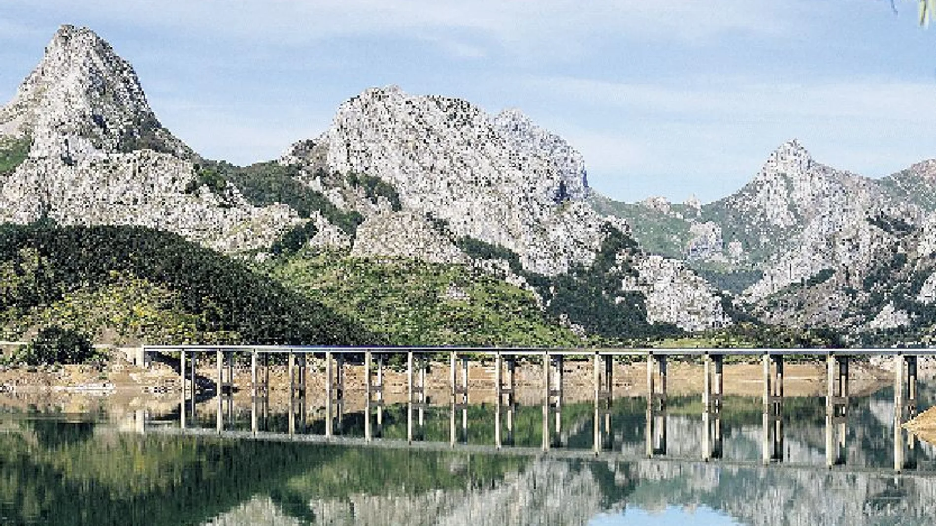 El AVE es el transporte más cómodo para llegar hasta León y, desde allí, recorrer las siete Reservas de la Biosfera