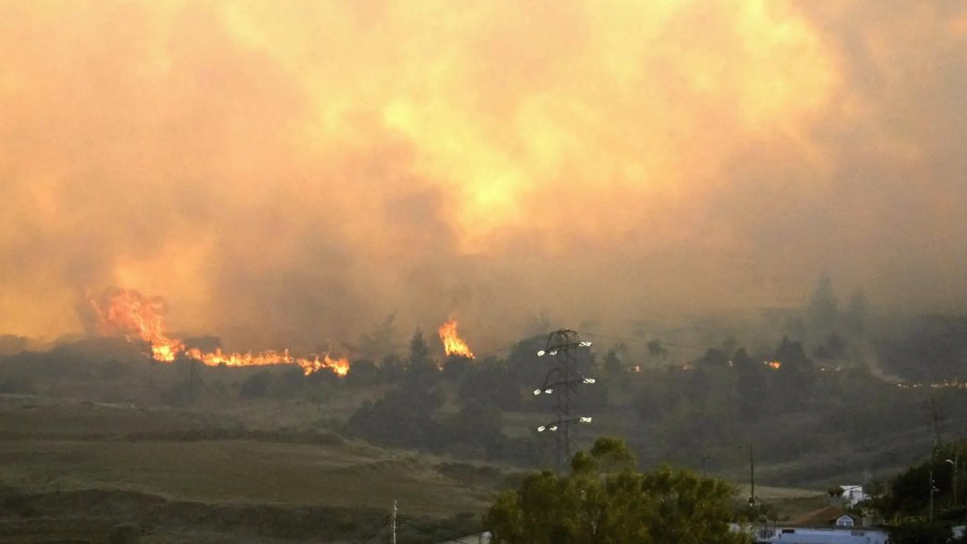 El Ayuntamiento de Las Palmas de Gran Canaria activó el nivel de prealerta a varias decenas de efectivos del Servicio de Extinción de Incendios y Salvamento, Protección Civil y Policía Local