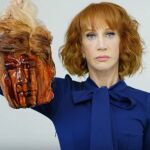La humorista Kathy Griffin posa con la «cabeza decapitada» de Trump