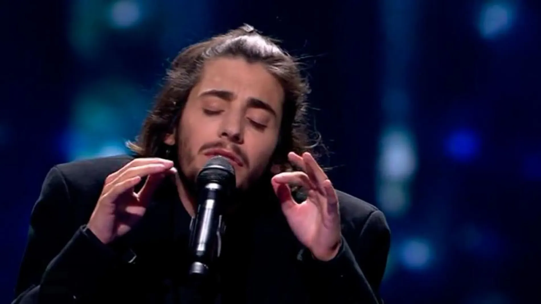 Salvador Sobral durante su intervención en Eurovisión