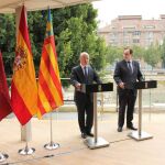 El consejero de Hacienda en la Región, Andrés Carrillo, y su homólogo en la Comunitat, Vicent Soler, ayer en Murcia