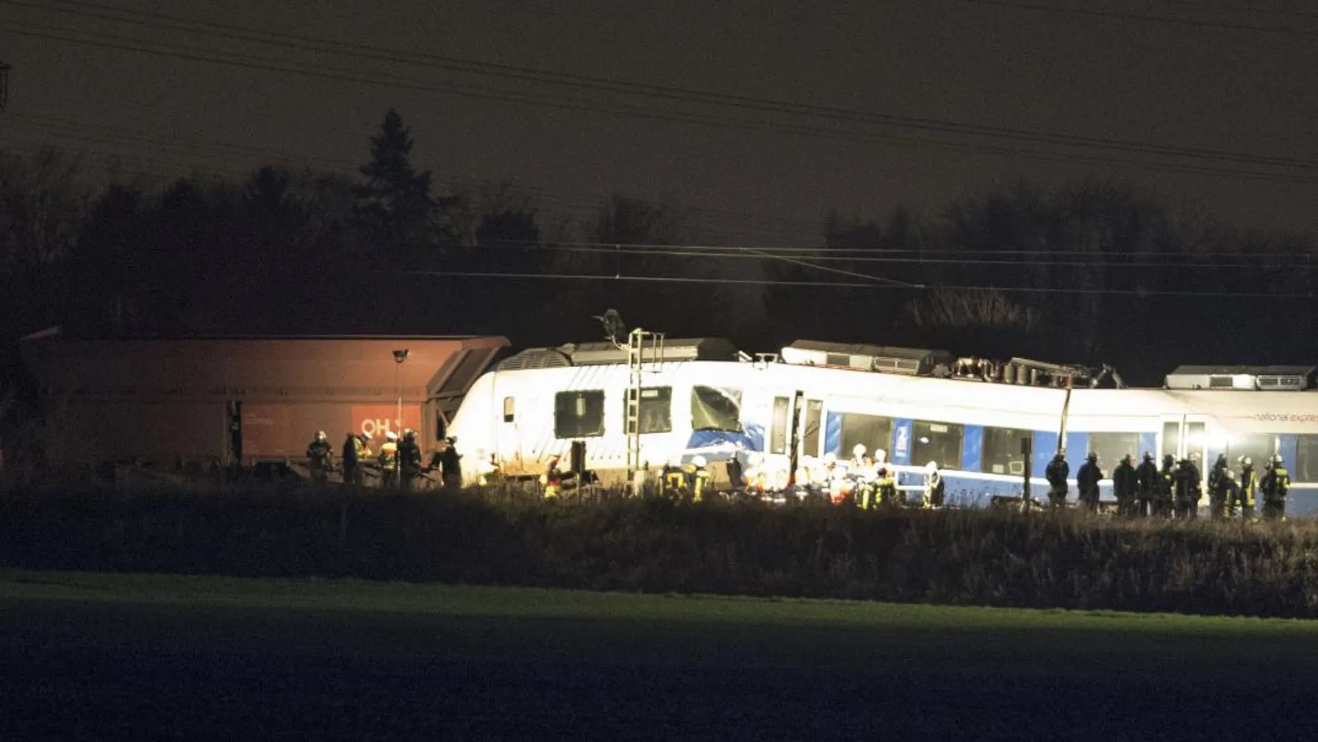 Imagen del tren de pasajeros y el convoy de mercancías tras el accidente