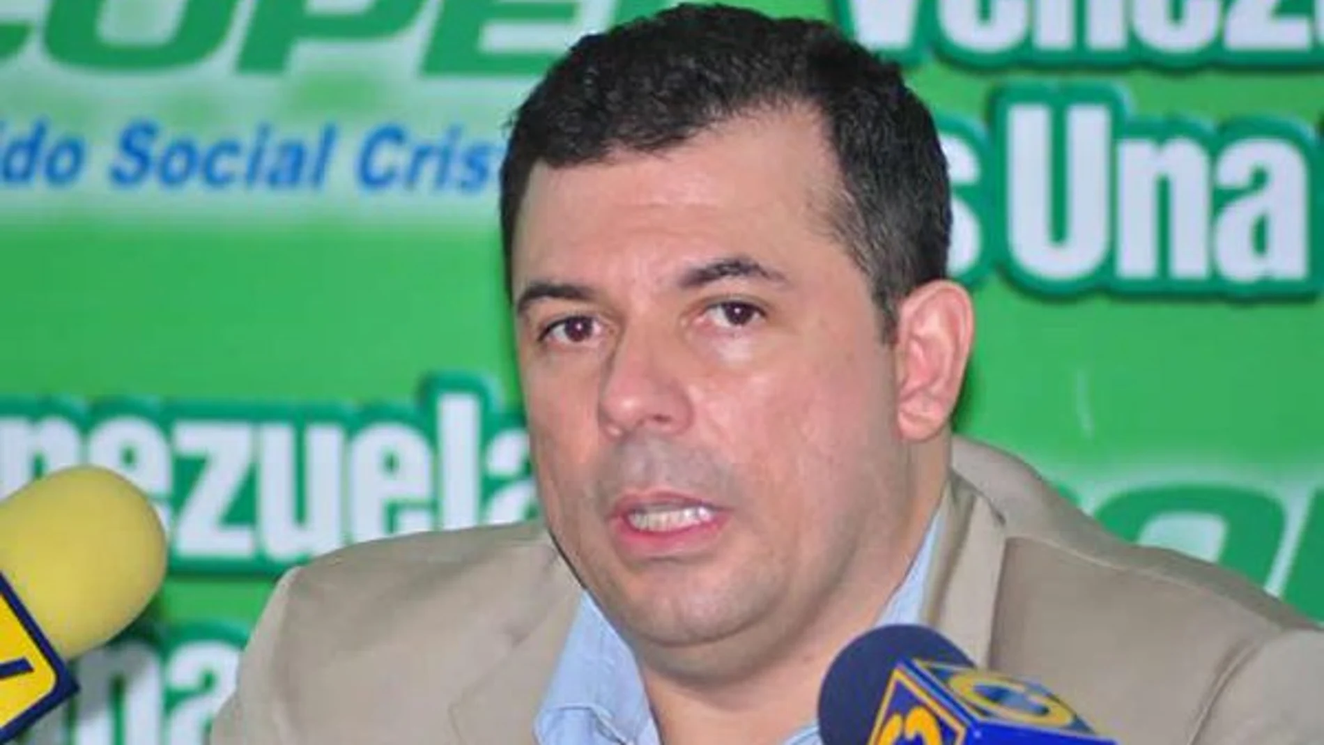 Roberto Enríquez es presidente del Partido Social Cristiano (COPEI) y vicepresidente de la Organización Demócrata Cristiana de América (ODCA)