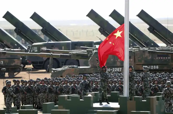 China exhibe su músculo defensivo en tiempos en que «el mundo no está en paz»