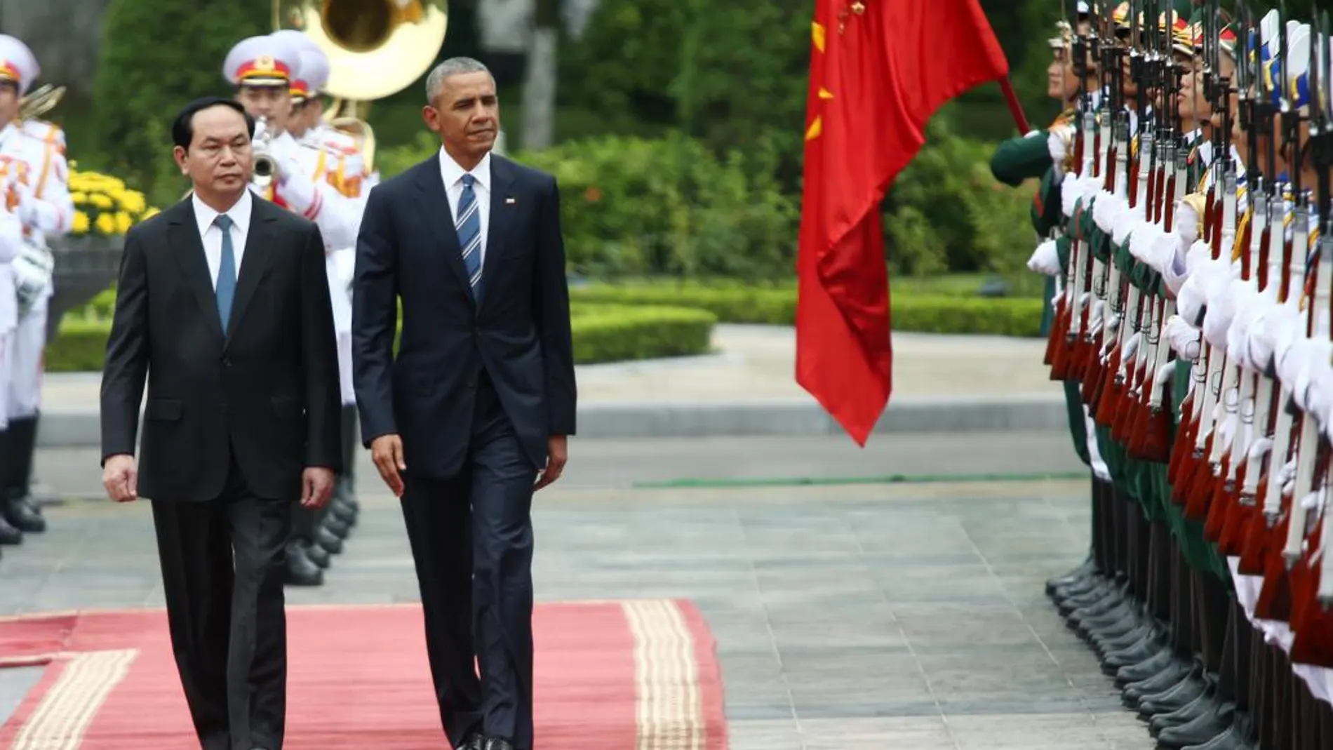 El presidente de Estados Unidos, Barack Obama,y el presidente vietnamita, Tran Dai Quang, en Hanoi, Vietnam