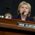 La ex secretaria de estado, Hillary Rodham Clinton, durante su testificación