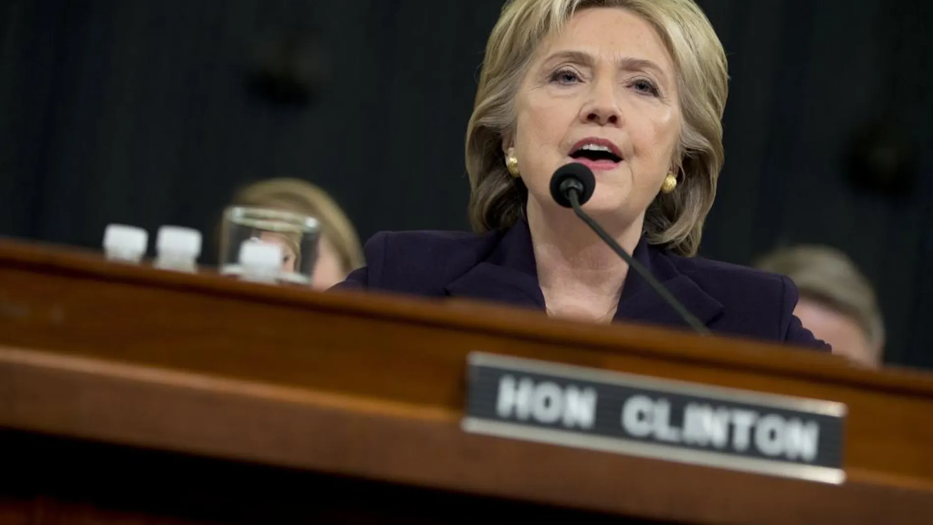 La ex secretaria de estado, Hillary Rodham Clinton, durante su testificación