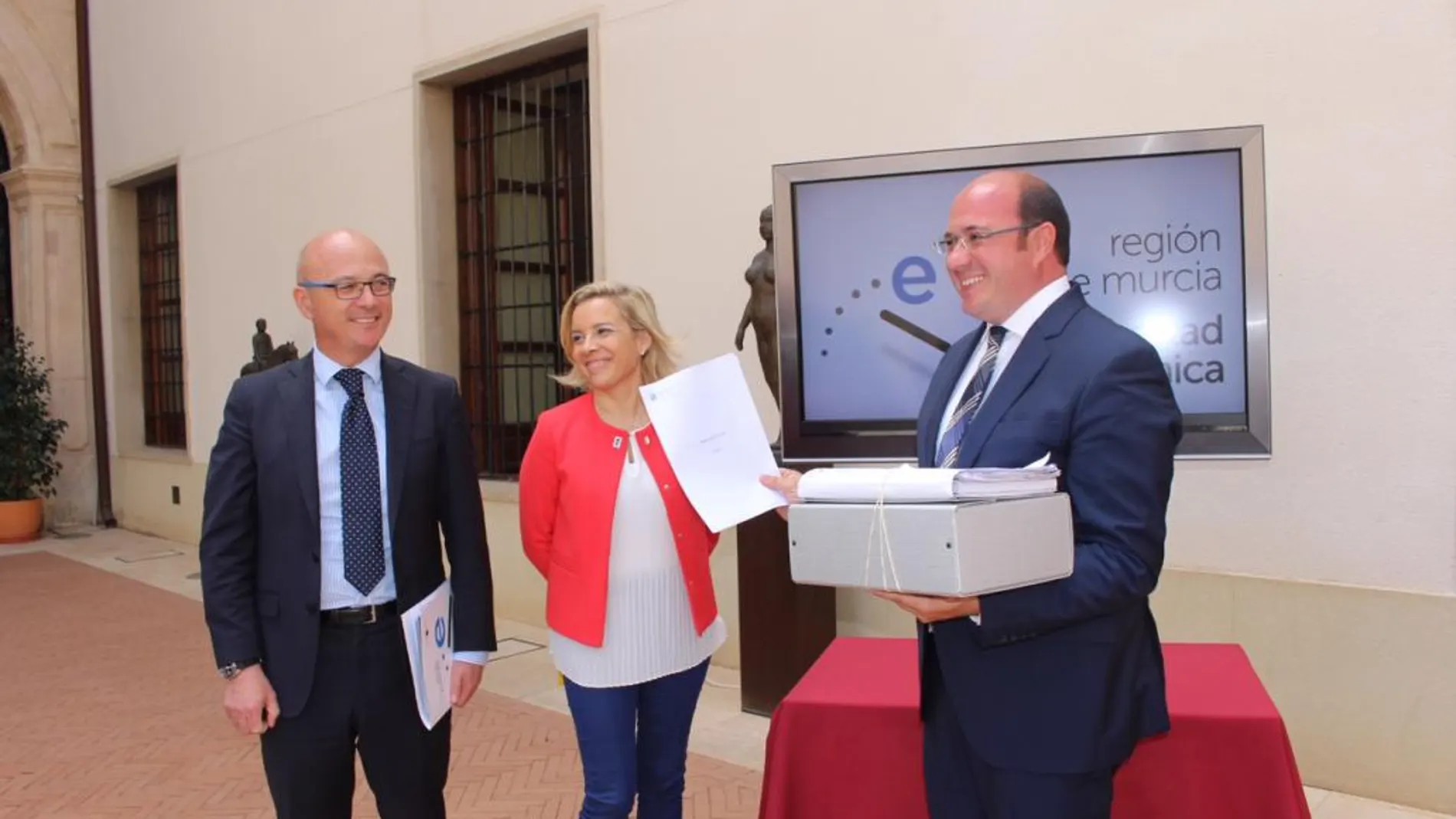 El presidente, Juan Antonio Sánchez, durante la presentación del nuevo decreto ley