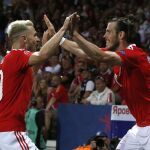 Gareth Bale celebra un gol con Aaron Ramsey