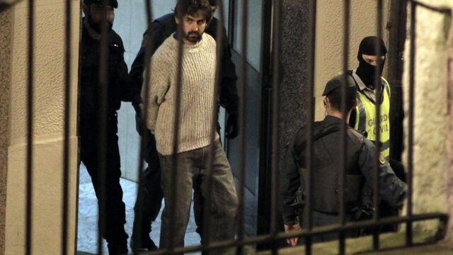 Imagen de archivo de la detención del presunto colaborador del comando Vizcaya de ETA, Asier González Soreasu, en su domicilio de Bilbao