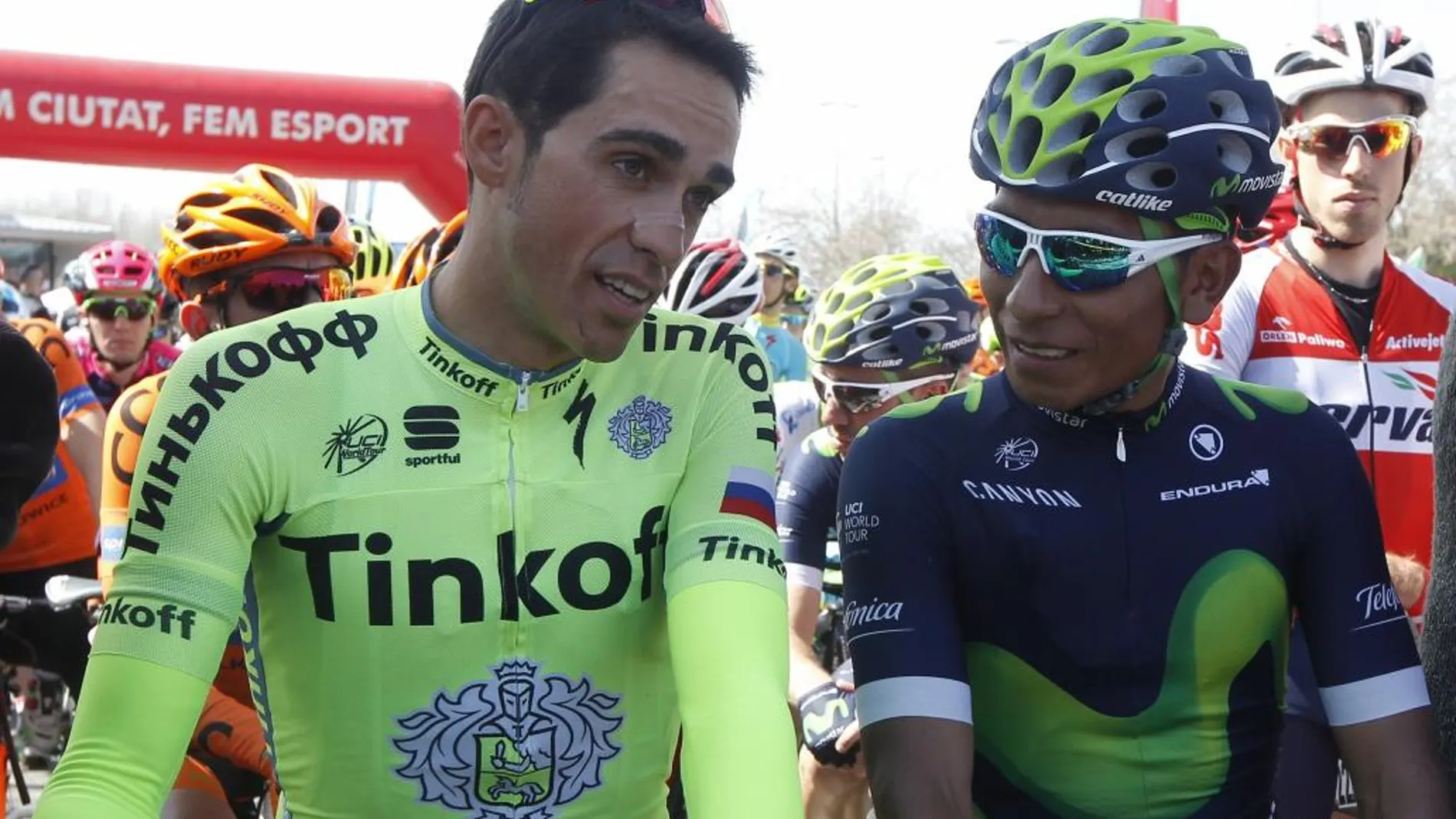 Contador y Quintana hablan antes de la etapa de la Volta.