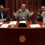 Los líderes de Junts pel Si, Artur Mas (i), Raül Romeva (c), y Oriol Junqueras (d), durante la primera reunión del grupo parlamentario de su formación en el Parlament