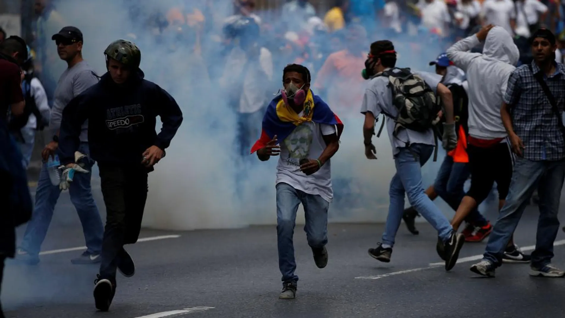 Imagen de archivo de un grupo de venezolanos manifestándose contra el gobierno de Nicolás Maduro.