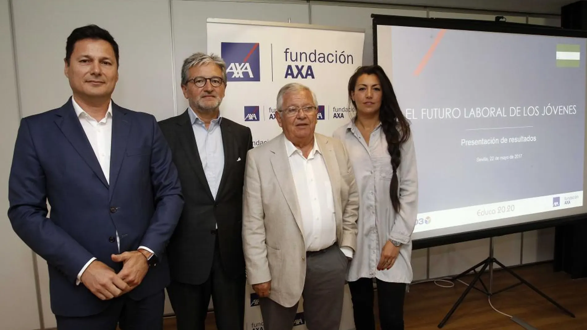 Josep Alfonso, director de la Fundación AXA; Juan Manuel Castro, vicepresidente de la fundación; Fernando Jáuregui, presidente del foro Educa 2020; y Lourdes Carmona, directora del foro