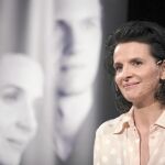 La actriz francesa Juliette Binoche, durante la presentación del espectáculo "Vaille que vivre",un homenaje a la cantante de la 'chanson' Barbara