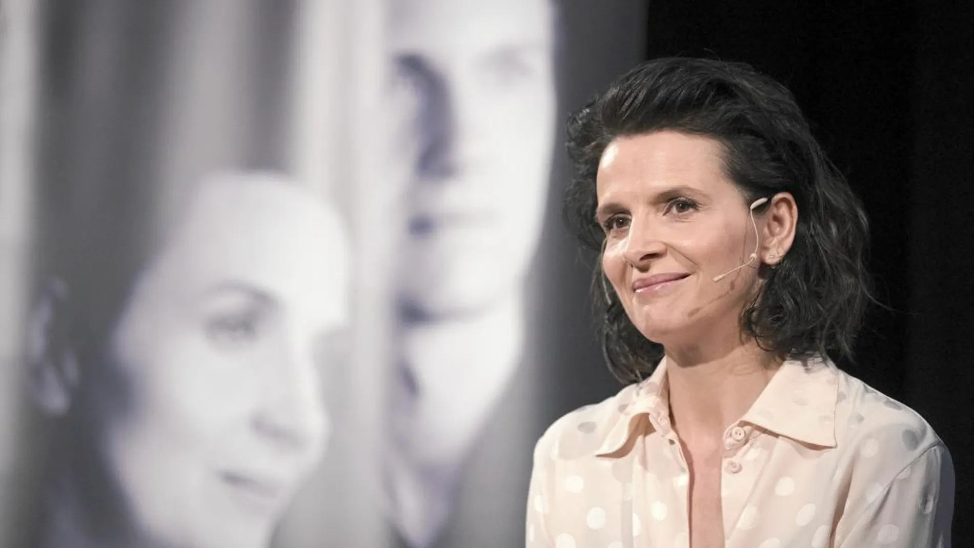 La actriz francesa Juliette Binoche, durante la presentación del espectáculo "Vaille que vivre",un homenaje a la cantante de la 'chanson' Barbara