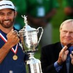 Dustin Johnson, con el trofeo