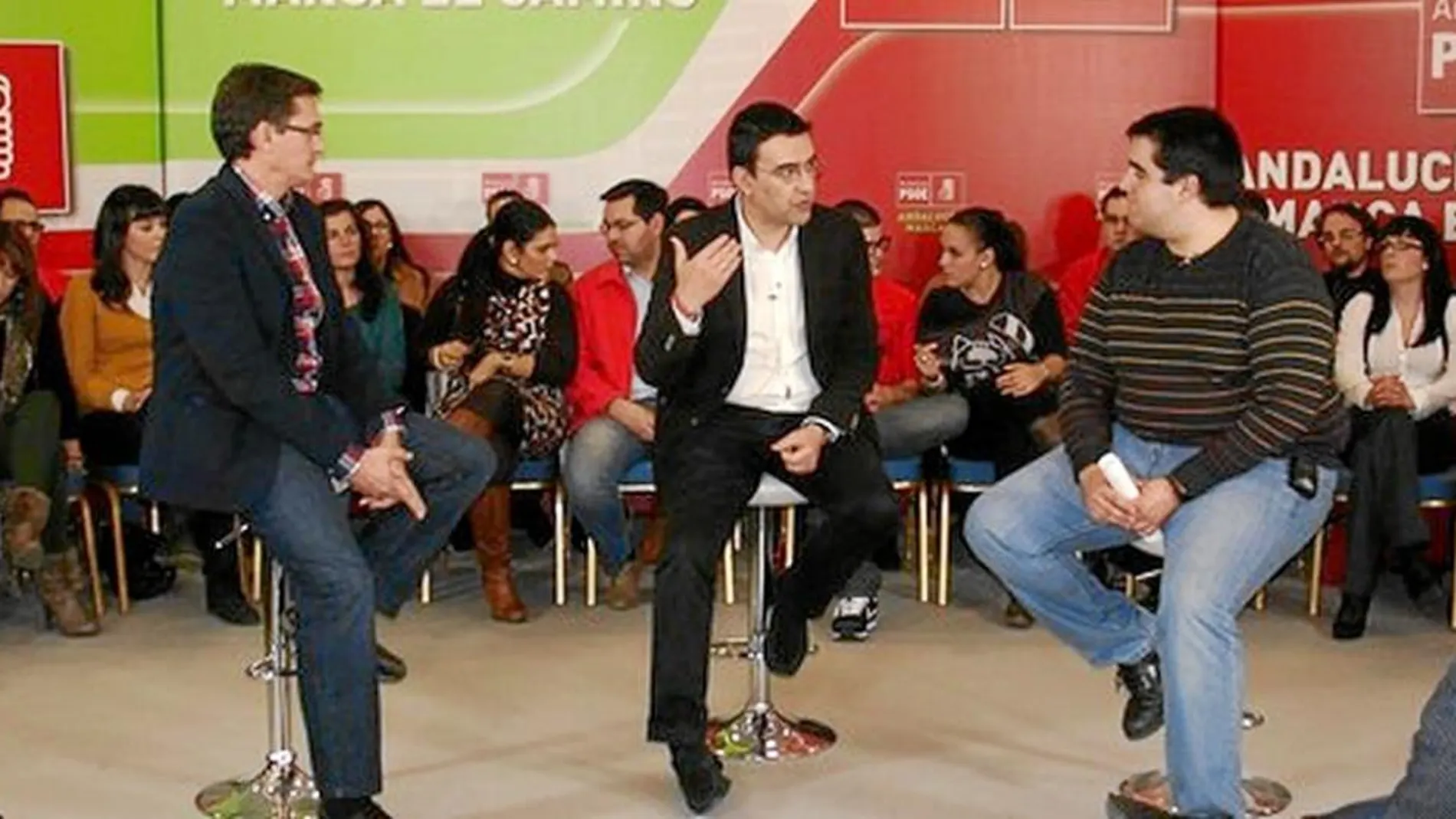El nuevo coordinador del IAJ en Almería, junto a los diputados Sánchez Teruel y Mario Jiménez