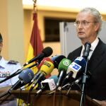 Morenés compareció ayer en la base canaria de Gando para ofrecer explicaciones