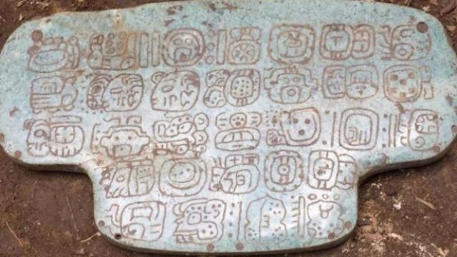 Colgante de jade hallado en Belize