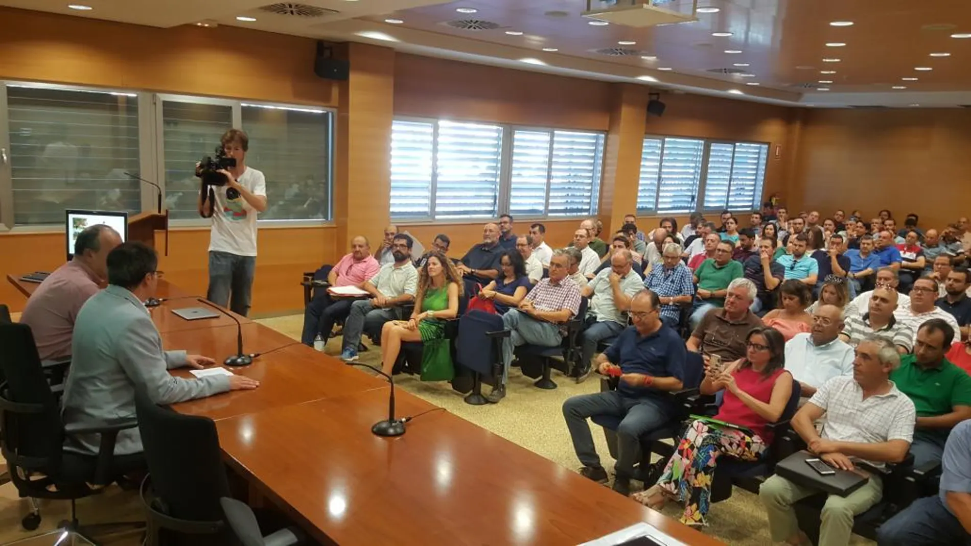 El consejero de Agua, Agricultura, Ganadería y Pesca, Francisco Jódar, ayer en la Jornada Técnica «Situación actual de la Xylella fastidiosa en España»