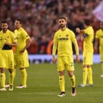 Jugadores de Villarreal lamentan la derrota ante Liverpool