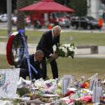 El presidente Barack Obama y el vicepresidente Joe Biden, rinden homenaje a las víctimas mortales del tiroteo en Orlando