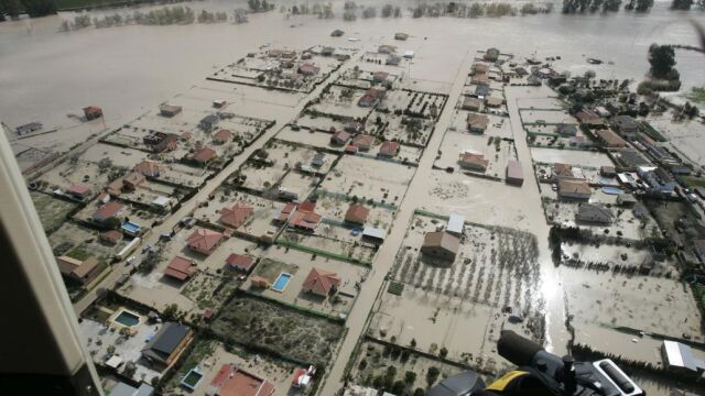 IMAGEN AÉREA de Córdoba tras las riadas de 2010, que desbordaron el cauce del Guadalquivir