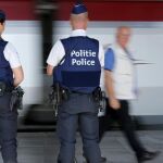 Policías en el metro de Bruselas. Bélgica ve riesgo «inminente» de atentado en su territorio