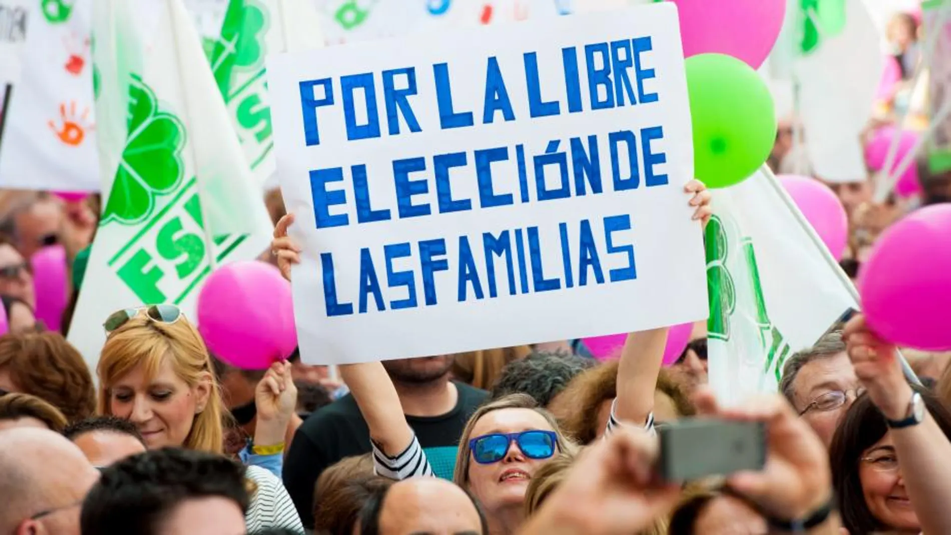 Una de las manifestaciones en contra del «plurilingüismo» que ha sacado a la calle a un total de 340.000 valencianos