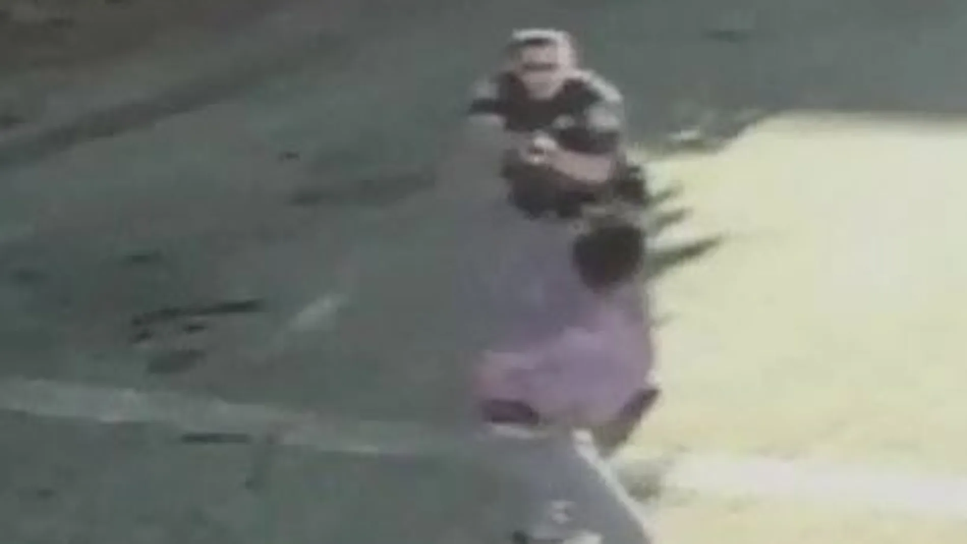 Un policía de Baltimore dispara a bocajarro a un joven negro desarmado