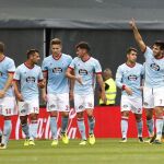 Los jugadores del Celta celebran el gol de su compañero Maxi Gómez ante el Alavés