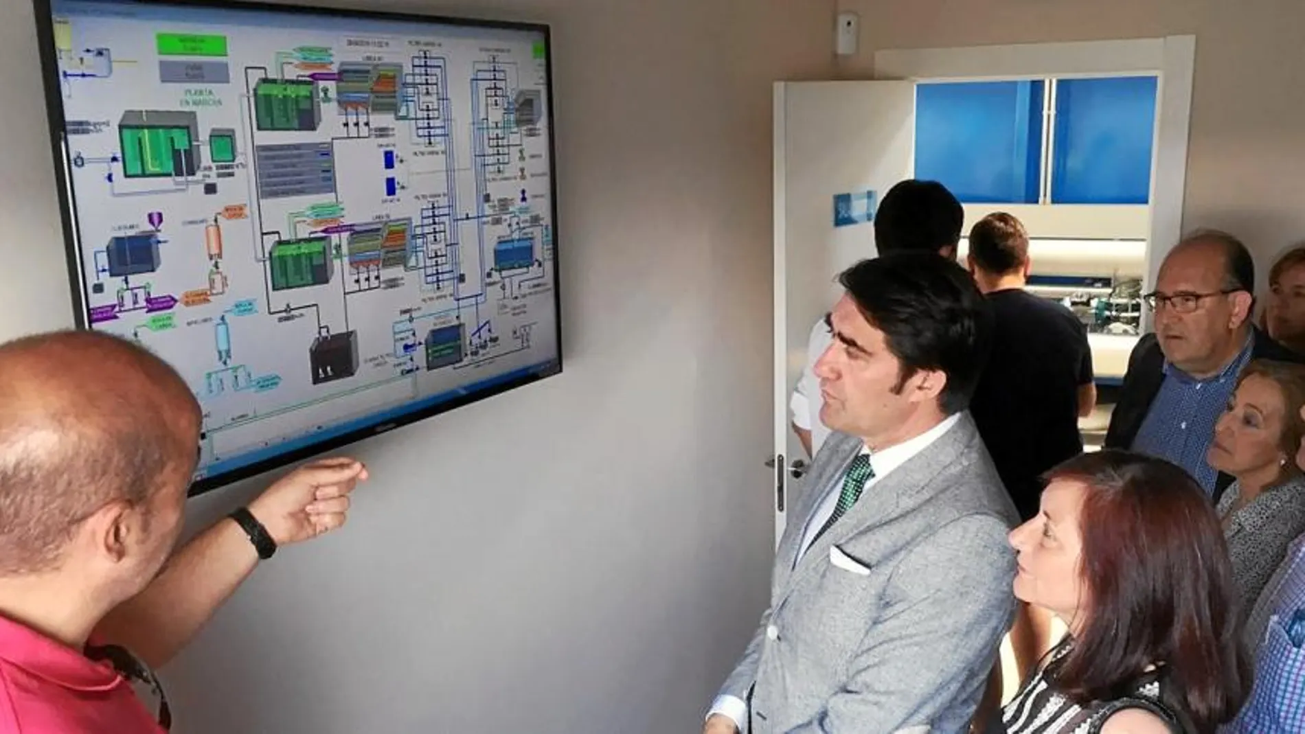 El consejero de Fomento y Medio Ambiente, Juan Carlos Suárez-Quiñones, visita la nueva estación de tratamiento de agua potable de Peñaranda de Bracamonte